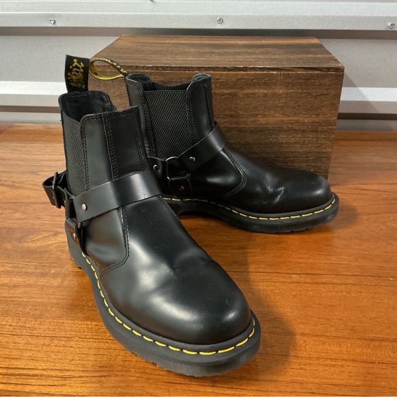 Dr. Martens Wincox Black Smooth Leather Buckle Chelsea Boot Men Size 9 - Picture 3 of 10